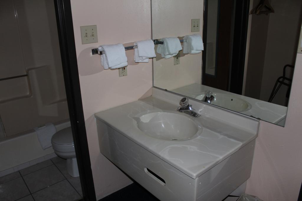 Knights Inn Wentzville Mo Room photo